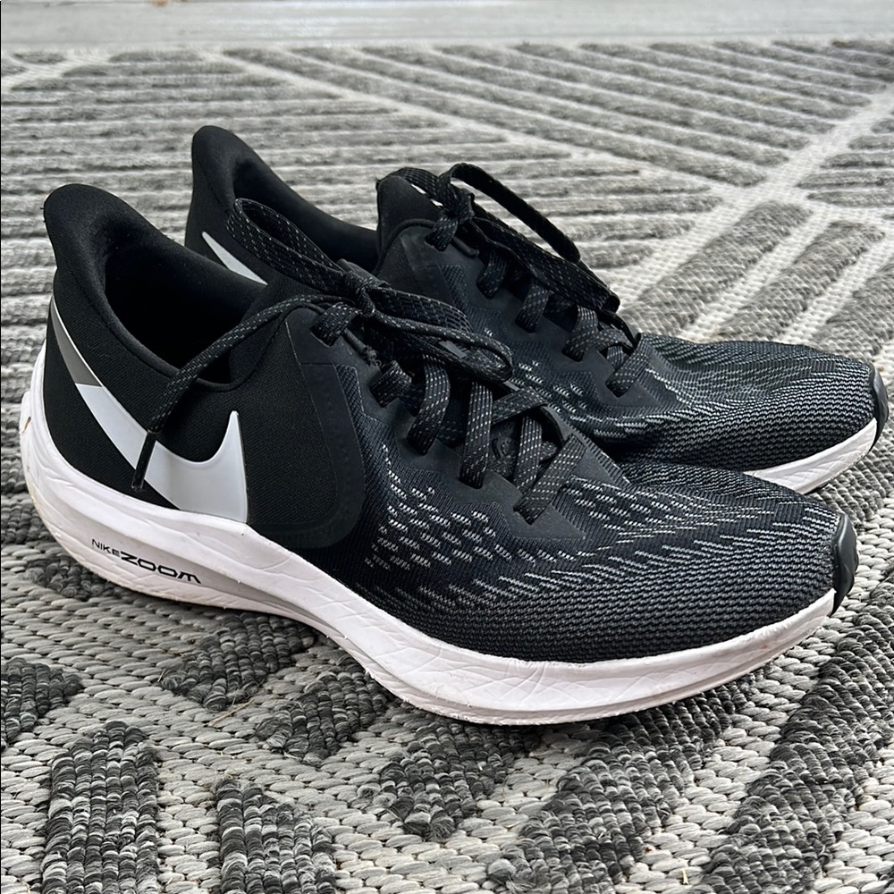 Women’s Nike sneakers